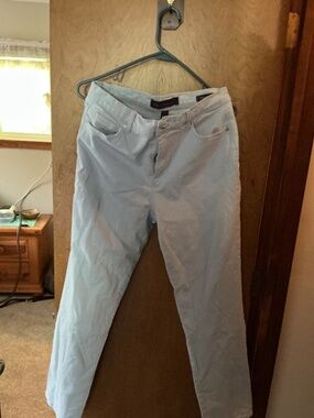 Amanda Gloria Vanderbilt Light Blue Jeans NWOT